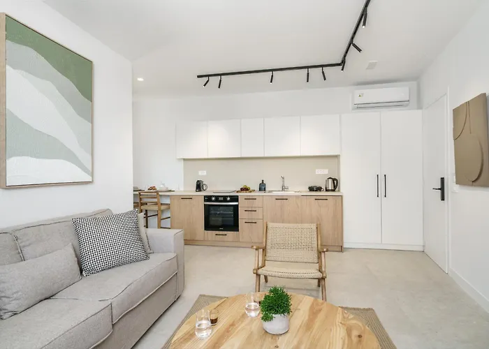 The Old Distillery - Premium Retimno